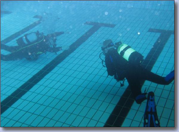359 Tommy spiller bevidstloes dykker paa Rescue diver kursus.jpg